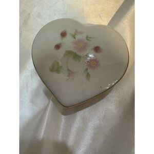 Trinket Trinket Keepsake Box - Porcelain Heart Pink Floral lid Made Japan
